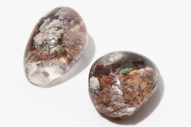 水晶の種類】形・色別一覧＆完全ガイド！運命の石の見つけ方