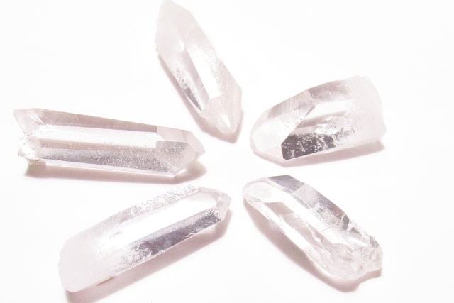 水晶の種類】形・色別一覧＆完全ガイド！運命の石の見つけ方